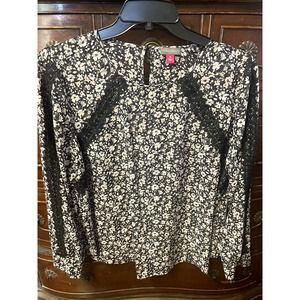 Vince Camuto   Ladies Sleeve Shirt. Fast shipping.